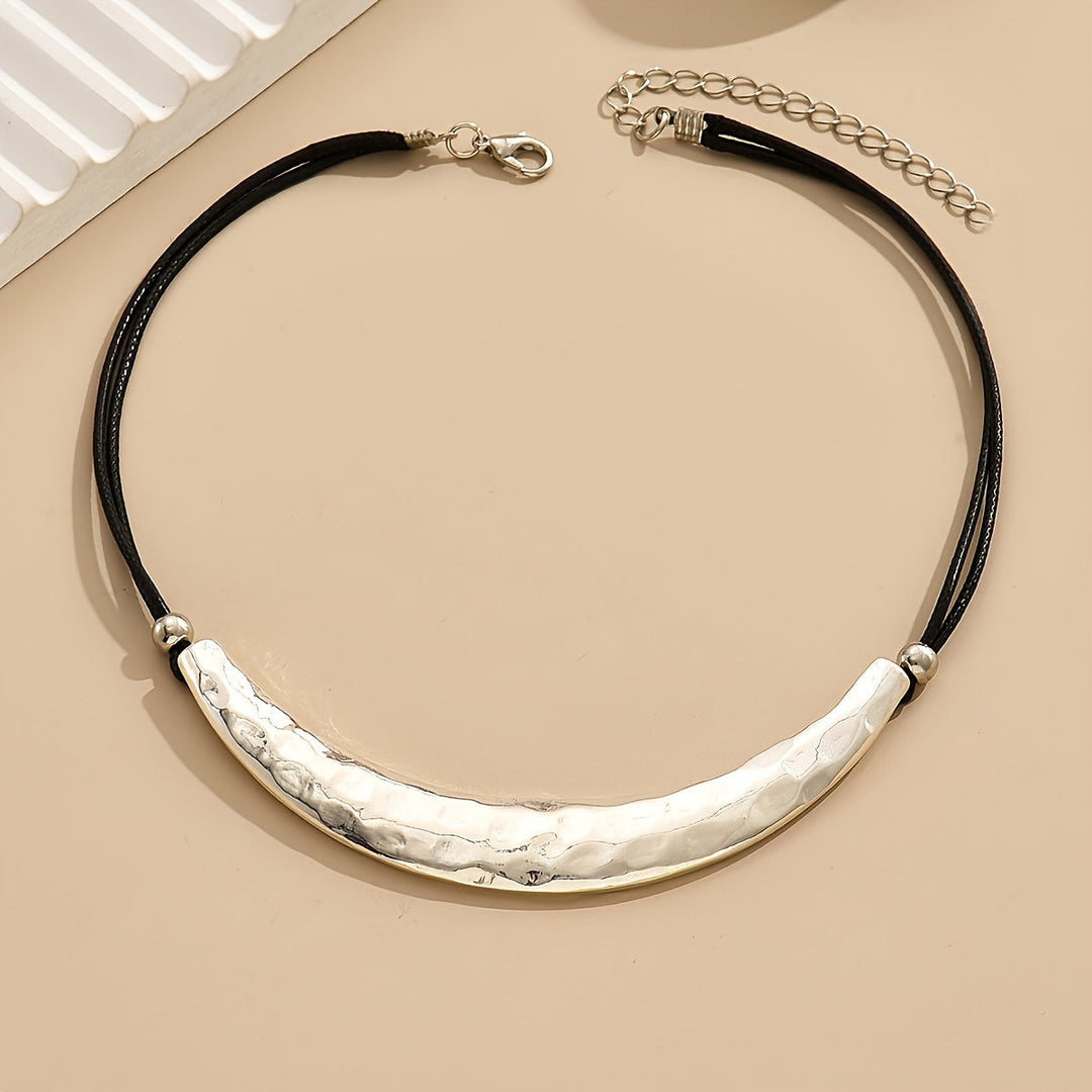 Kovový vintage choker s půlměsícem