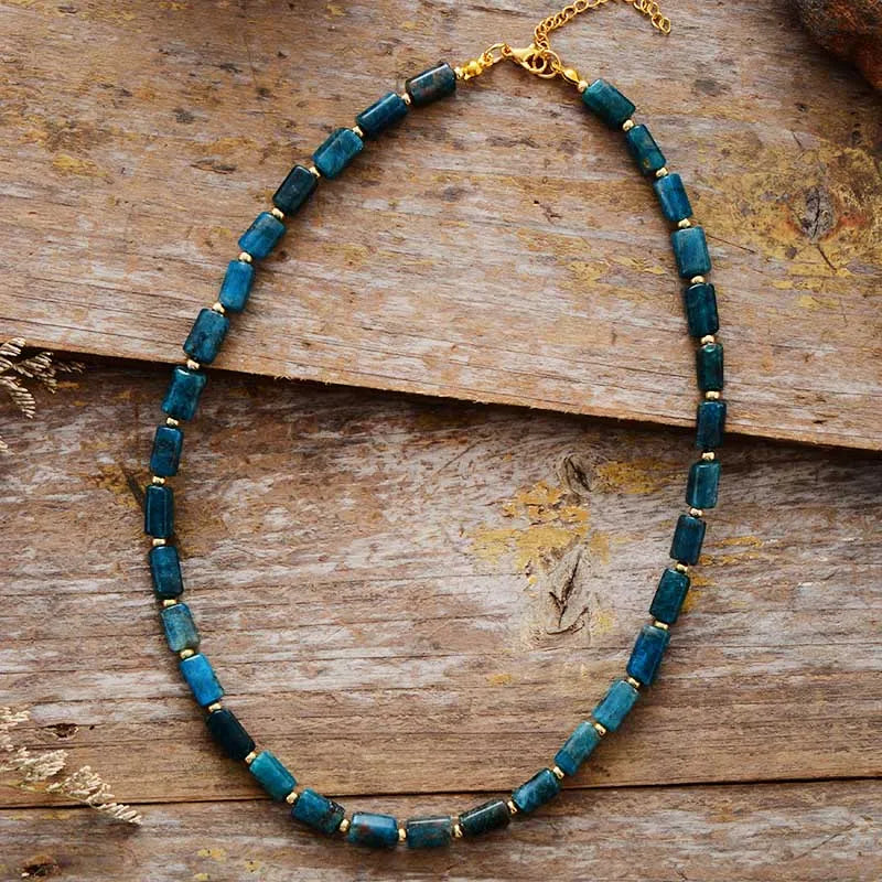 Choker z přírodních apatitu