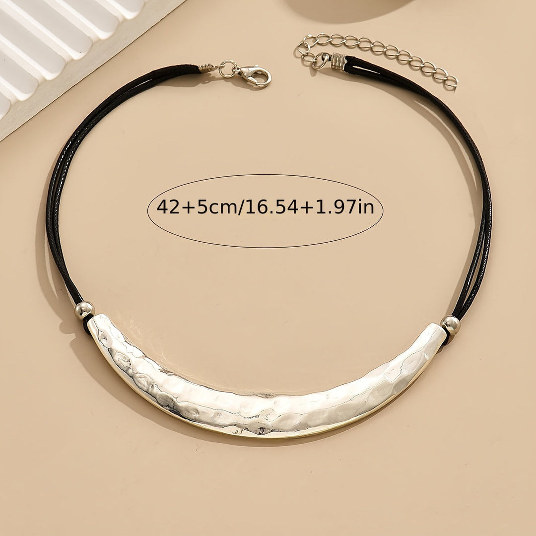 Kovový vintage choker s půlměsícem