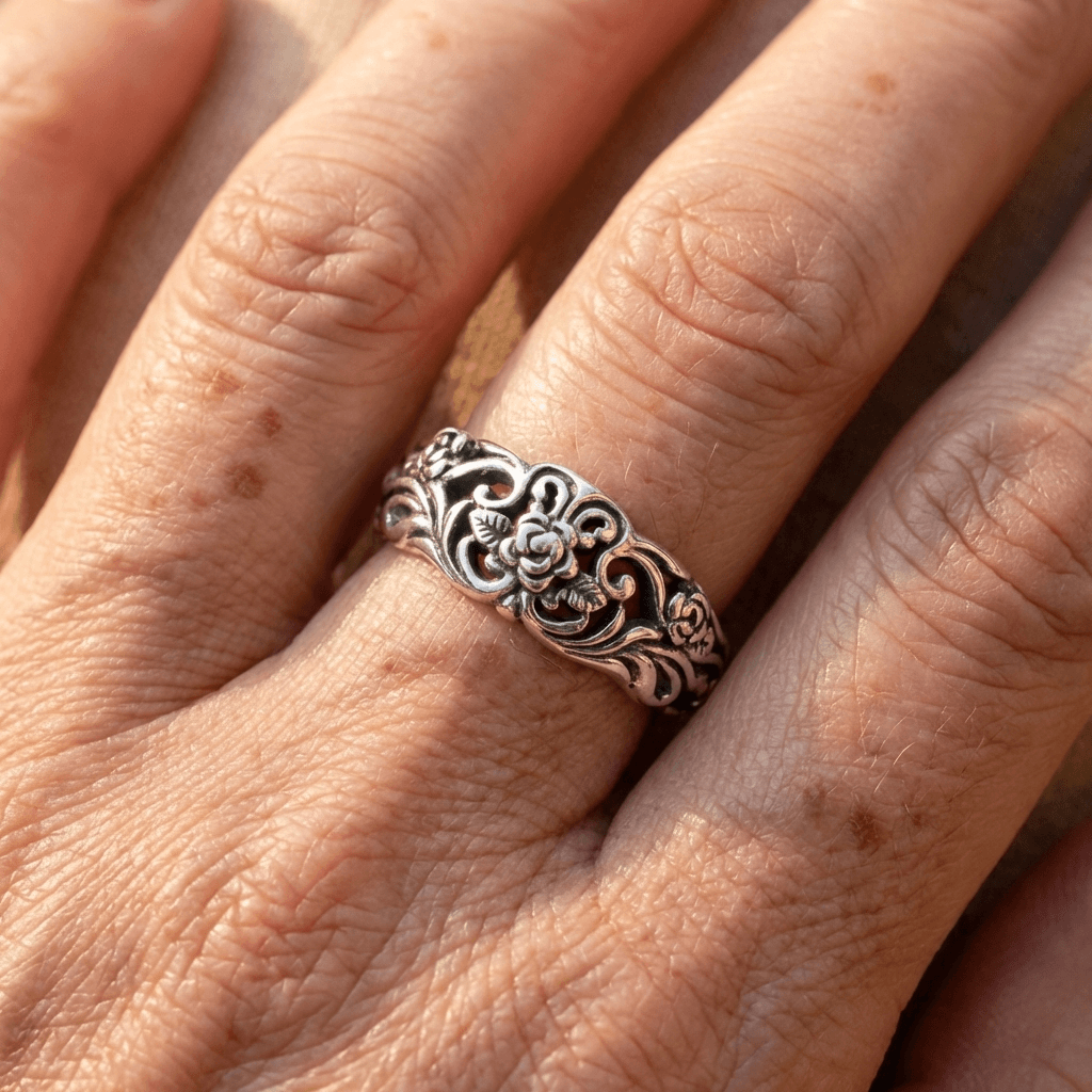 Vintage-solitérní prsten s květinou